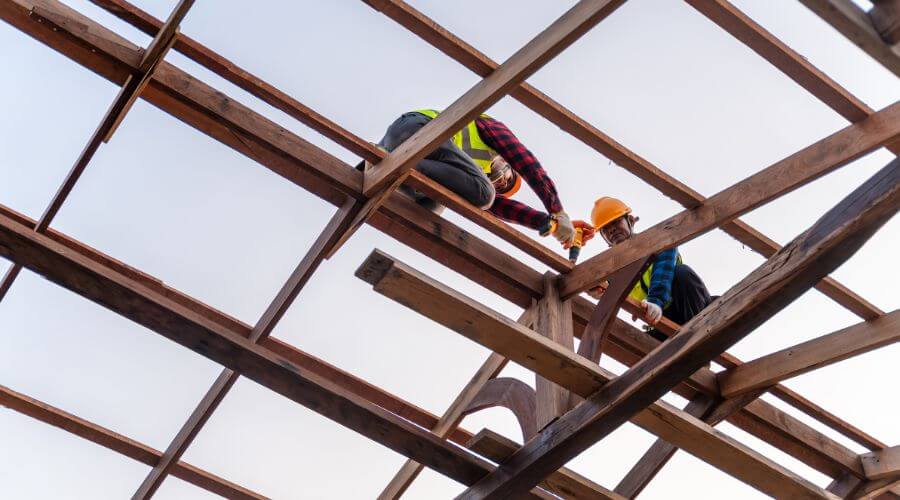 Professional gutter cleaning in Fontana, KS